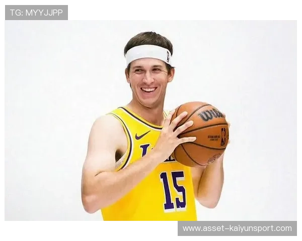 NBA湖人里夫斯拉杆后仰神仙打板得分：篮球艺术的完美呈现