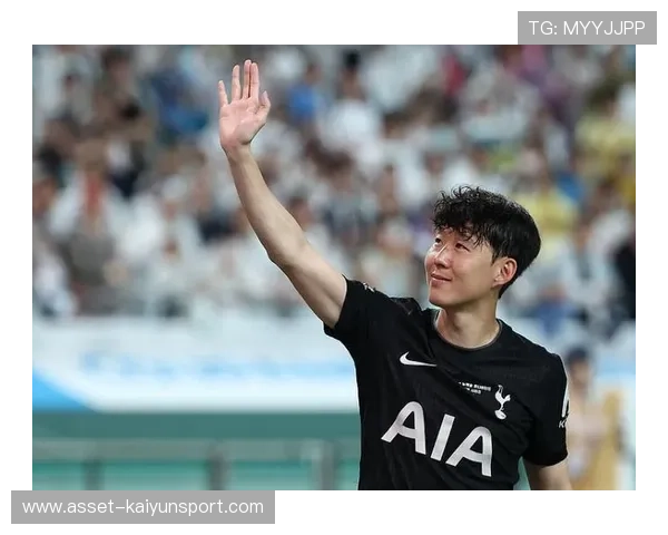 孙兴慜外线传中极具弧度，热刺中路形成连续冲击