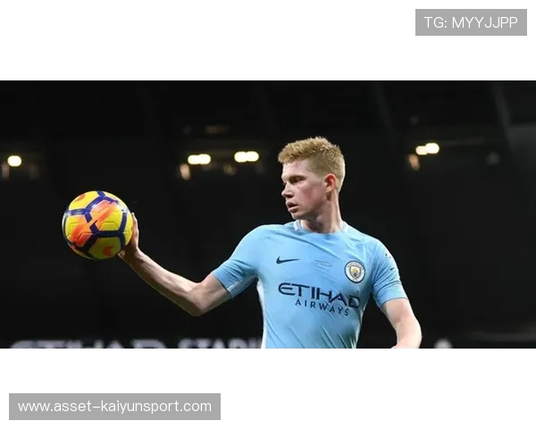 德布劳内斜长传撕裂防守，曼城攻势如机器运转