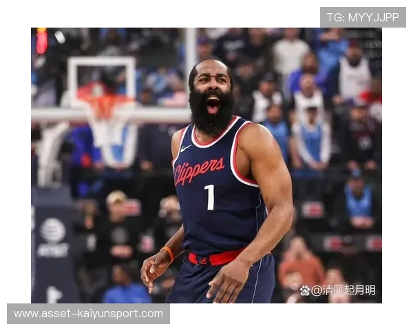 球星在赛季间休息期选择私人教练继续打磨细节